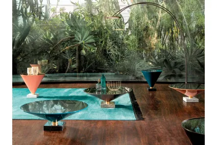 Tavolino rotondo con top in vetro fumé trasparente, struttura conica in metallo e base in marmo Flute di Tonin Casa