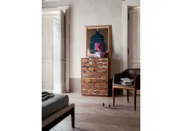 Cassettiera Honey in legno massello su base a specchio di Tonin Casa