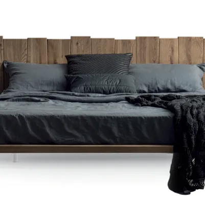Letto Urban Ranch con testiera sospesa di Devina Nais