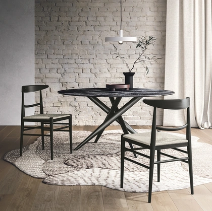 Sedia in frassino tinto carbone e seduta in paglia Louis di Sedit