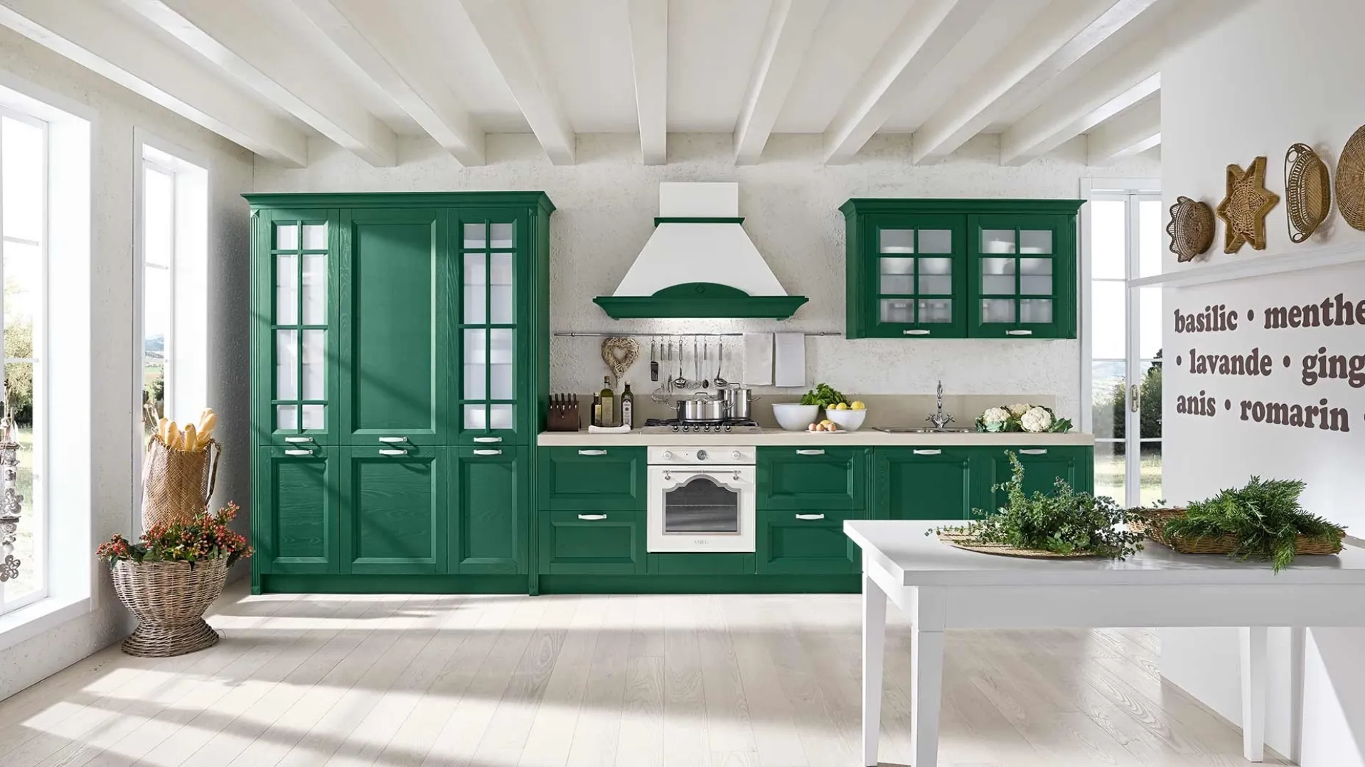 Cucina Classica lineare Country 01 in legno laccato a poro aperto finitura Verde Bosco di GM Cucine