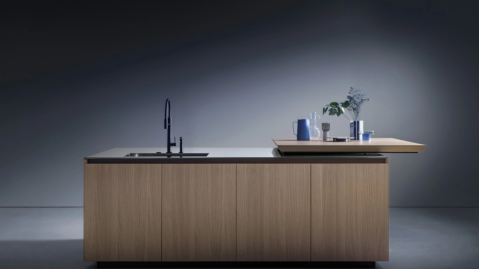 Cucina Design con isola Antis Project 10 in Rovere sabbiato naturale e top in acciaio inox di Euromobil