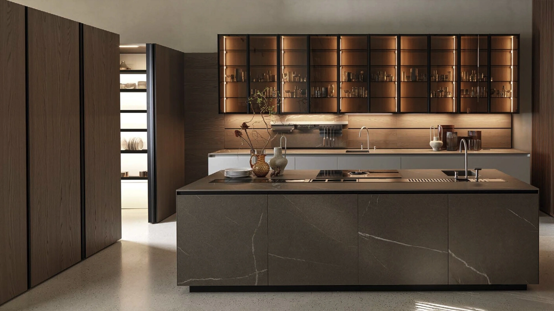 Cucina Design con isola Antis Project 9 in laccato Super Matt Fango e gres di Euromobil