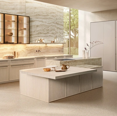 Cucina Design con isola Antis Project 3 in Rovere sbiancato e sabbiato di Euromobil