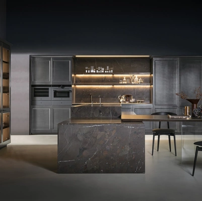 Cucina Design con isola Filò Project 1 in laccato Fusion Ossidato di Euromobil