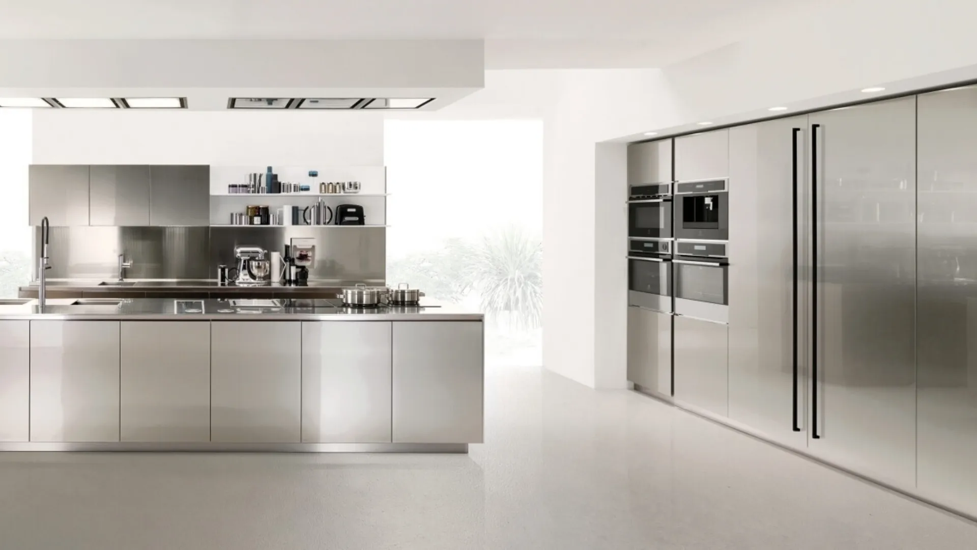 Cucina Design con isola in acciaio inox Free Steel di Euromobil