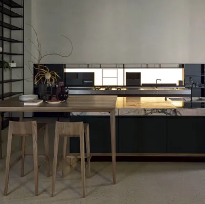 Cucina Design con isola Sei Project 5 in laminato Fenix e top in pietra naturale marmo di Euromobil