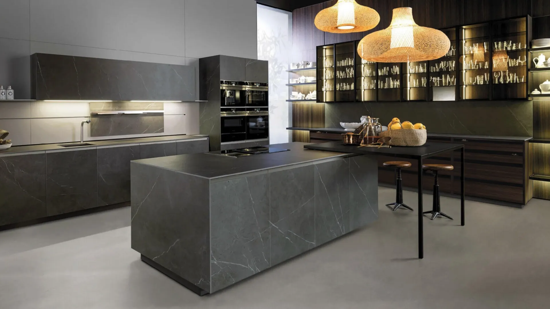 Cucina Design con isola e penisola Telero Project 6 in gres di Euromobil
