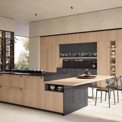 Cucina Moderna con isola Brera 05 in Rovere e laccato lucido di Lube