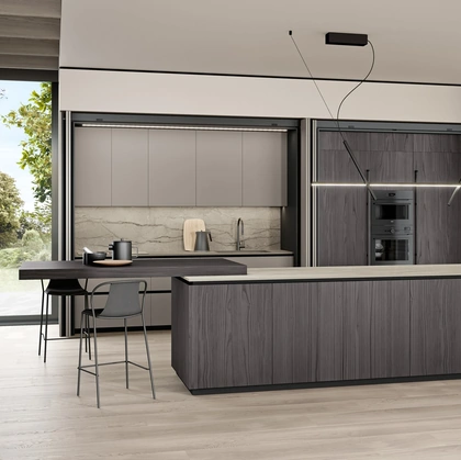 Cucina Moderna con isola Brera 07 in legno e laccato di Lube