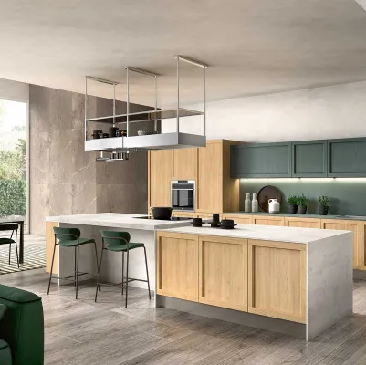 Cucina Moderna con isola Class 01 in legno finitura Rovere nodato e laccato Verde lago di GM Cucine