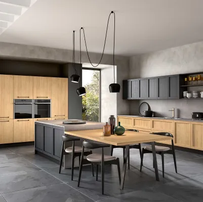 Cucina Moderna con isola Class 02 in legno finitura Rovere nodato e laccato Fumo di GM Cucine