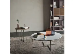 Tavolino con piano in marmo grigio e con basamento finitura brunito Aster di Orme