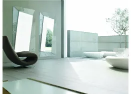 Specchiera di design con cornice in vetro curvato trasparente Callas di Tonin Casa