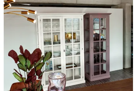 Mobile Contenitore English in legno massello di Rovere laccato con ante in vetro di Devina Nais