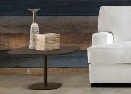 Tavolino Elisse in metallo laccato e top in MDF di Doimo Salotti