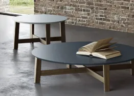 Tavolino Evan con top in MDF pantografato e base in legno massello di Doimo Salotti
