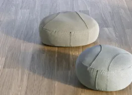 Pouf Sassi in tessuto di Doimo Salotti