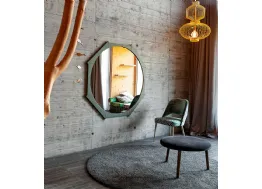 Specchio Colibri con cornice in legno di Rovere di Devina Nais