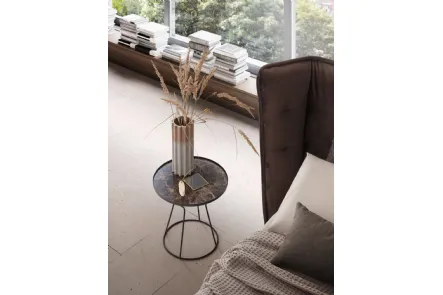 Tavolino Jago con top in grès Emperador e base in metallo di Le Comfort