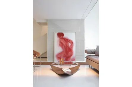 Tavolino di design Quiet con top in vetro e legno curvati Tonin Casa
