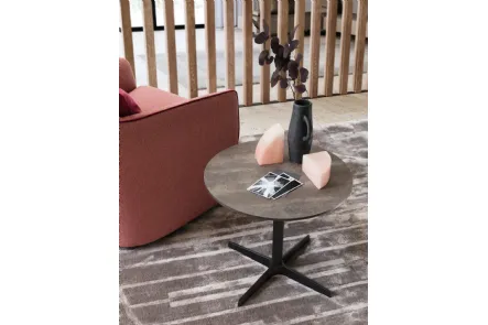 Tavolino rotondo Tweet con top in pietra e base in metallo di Le Comfort