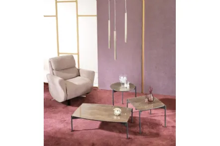 Tavolino Umbi in vetro materico con fondo in MDF verniciato e base in metallo di Stones