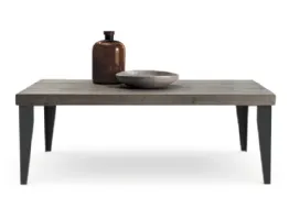 Tavolino Wood in legno con gambe in ferro di Devina Nais