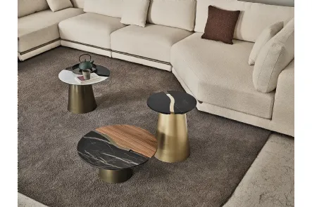 Tavolino Yang con base in metallo laccato e top in marmo e legno di Bontempi