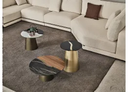 Tavolino Yang con base in metallo laccato e top in marmo e legno di Bontempi