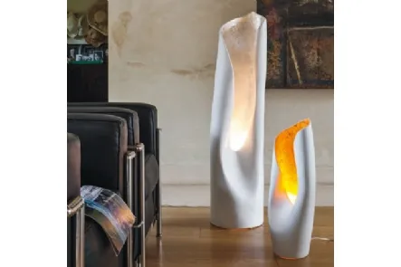 Lampada da terra in ceramica con interno foglia oro o argento Calla di Adriani e Rossi