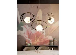 Lampada a sospensione con sfera in vetro e struttura in metallo Bijoux di Tonin Casa