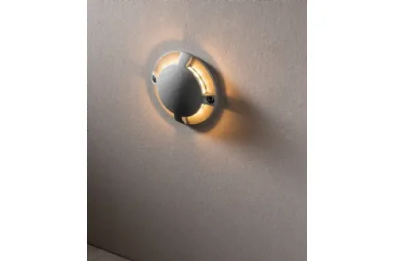 Lampada da parete da esterno resistente a spruzzi d’acqua, polvere e agenti atmosferici Elmo in alluminio pressofuso con luce a LED di F_A_N_ Europe
