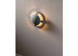 Lampada da parete da esterno resistente a spruzzi d’acqua, polvere e agenti atmosferici Elmo in alluminio pressofuso con luce a LED di F_A_N_ Europe