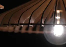 Lampada Calder in legno e cavo in tessuto di Faneurope