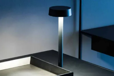 Lampada ricaricabile con luce LED e basamento magnetico Follow me di Adriani e Rossi