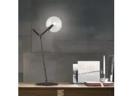 Lampada in metallo con sfera bianca Gioconda Table di Adriani e Rossi