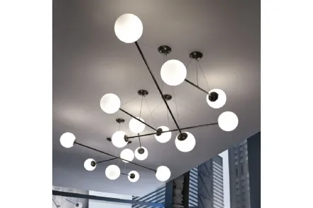 Lampada a sospensione Gym in metallo verniciato antracite opaco con sfera coprilampada in vetro di Murano colore tortora di Adriani e Rossi