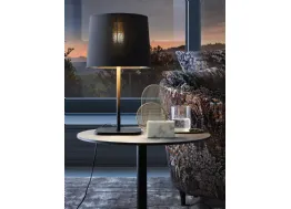 Lampada da tavolo Hygge con paralume in tessuto e base in metallo di Le Comfort