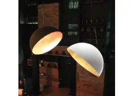 Lampada a sospensione inclinata in metallo verniciato bianco o nero Nemo Degree di Adriani e Rossi