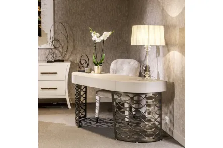 Lampada con base in vetro e paralume in tessuto plissettato Paolina di Cantori