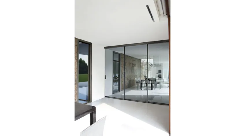 Porta per interni scorrevole con vetro Fumè e telaio in alluminio Absolute 001 di Unico Italia