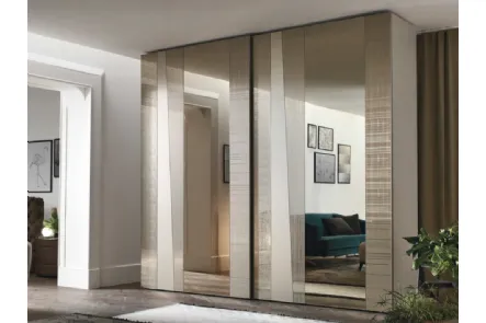 Armadio anta scorrevole Madras con anta in specchio decorato effetto tela, satinato, decorato effetto legno, bronzato e decorato effetto quadri di Tomasella