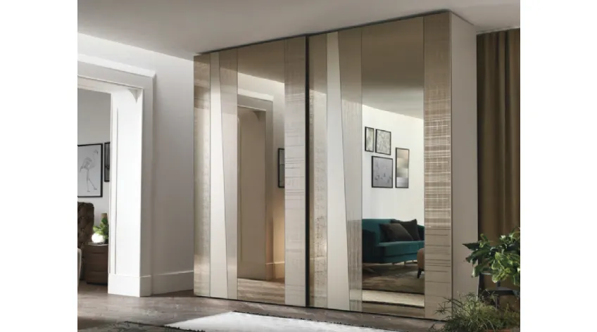 Armadio anta scorrevole Madras con anta in specchio decorato effetto tela, satinato, decorato effetto legno, bronzato e decorato effetto quadri di Tomasella