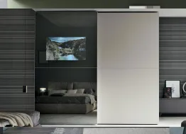 Armadio anta scorrevole Vision con Tv integrata, struttura in laccato opaco hot 127 di Tomasella