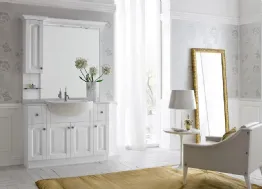 Mobile bagno classico in frassino laccato bianco e piano in marmo ACANTHIS AC24 di Compab