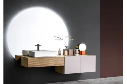Mobile da Bagno sospeso Composizione B06 in legno di Rovere massello naturale e laccato di Devina Nais