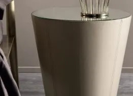 Comodino di design in pelle e specchio Conico di Cantori