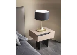 Comodino in legno laccato con base in metallo Mirage di Cantori
