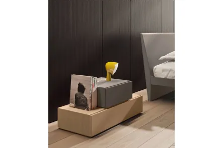 Comodino formato da 1 cassettone in Rovere e 1 cassetto laccato, Gruppo Compongo di Orme